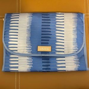 Stella & Dot Hanging Toiletry Bag